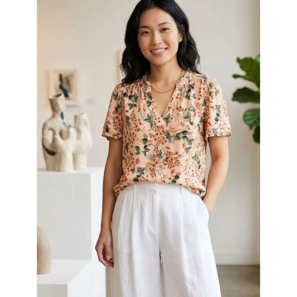 LOFT 2024 Key Hole Button Neck Floral Short Sleeve Blouse Women's Size Small